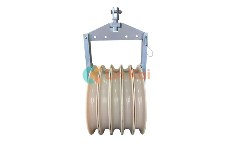 Método de aplicación y operación de cables aéreos y poleas desenrolladoras en la construcción de energía eléctrica.